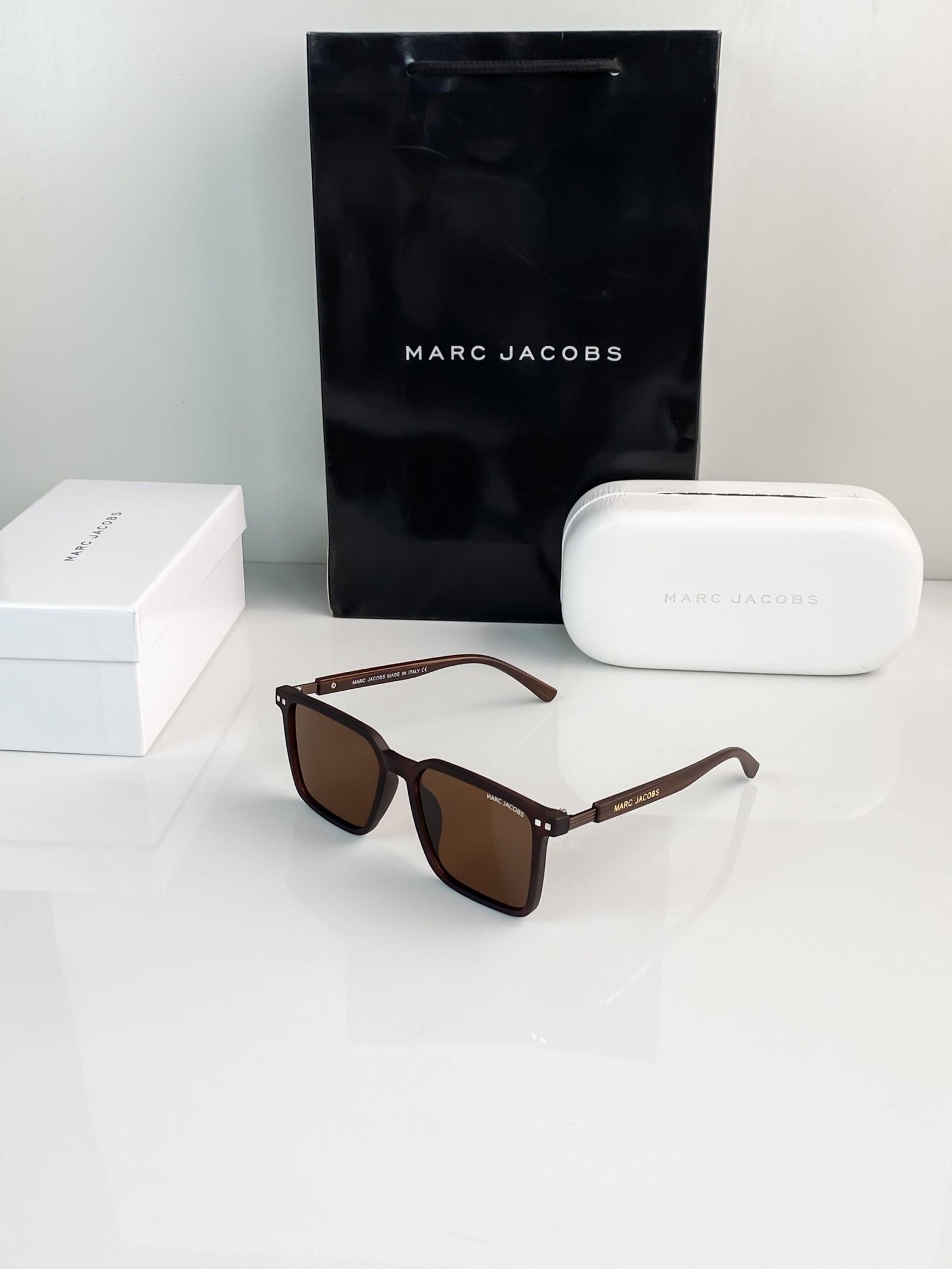 Marc Jacobs Full Brown