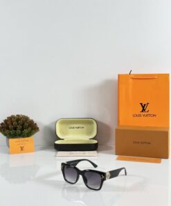 Louis Vuitton 0767 Black DC